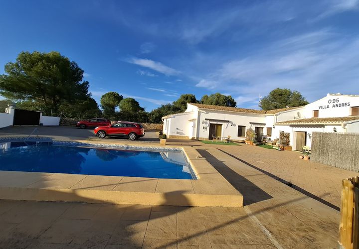 Villa a Benissa, Alicante, Benissa - € 1.200/mes | Ref: NVCAJZ150 - foto 1
