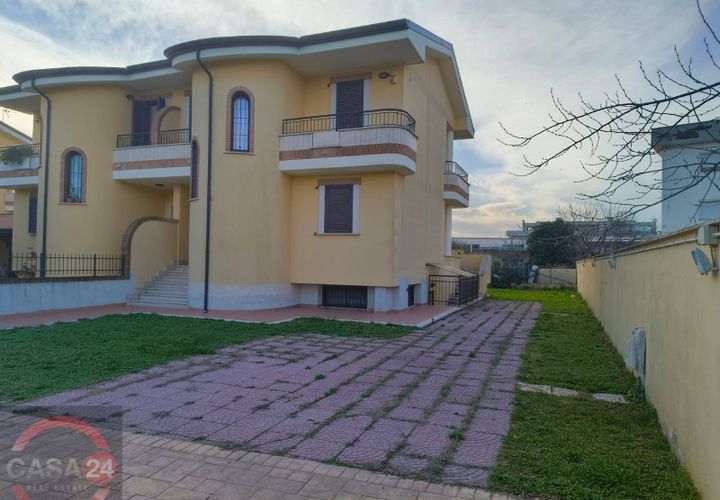 Villa a Latina, Latina, Latina - € 390.000 | Ref: 3143 - foto 1
