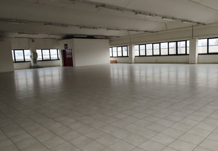 L'establiment comercial a Pontedera, Pisa, Pontedera - € 2.200/mes | Ref: DV2026009 - foto 1
