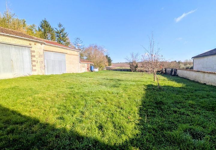 Villa i Salles-d'Angles, Charente, Salles-d'Angles - € 76.300 | Ref: 340937233495 - foto 1