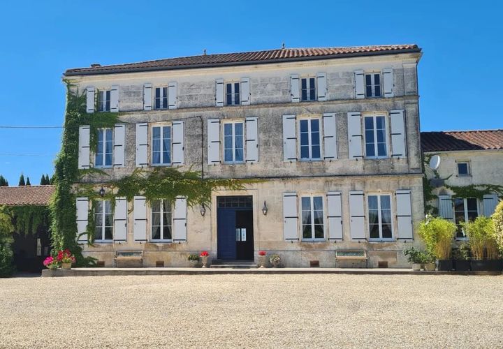 Villa a Bessac, Charente, Bessac - € 975.000 | Ref: BVI84543 - foto 1