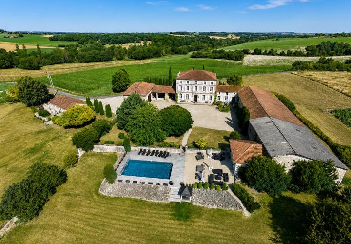 Villa i Bessac, Charente, Bessac - € 975 000 | Ref: BVI84543 - foto 1
