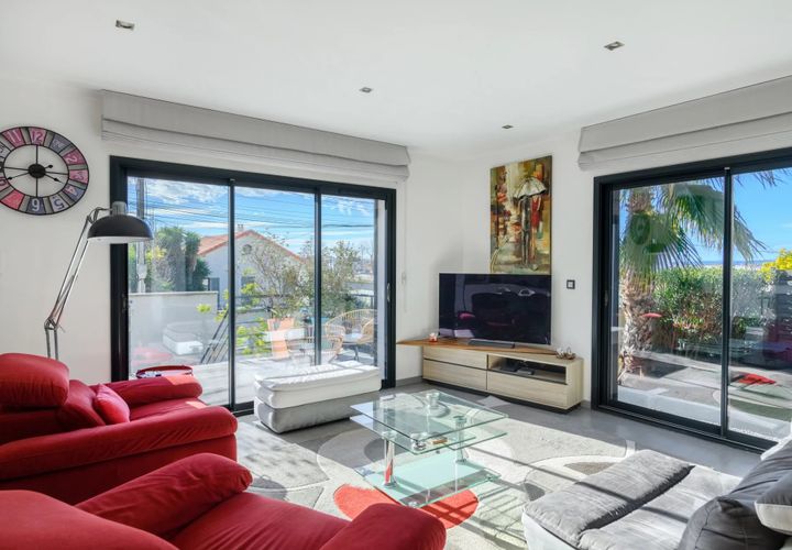 Villa a Marseille, Bouches-du-Rhone, Marseille - € 1.300.000 | Ref: HH-16083010 - foto 1