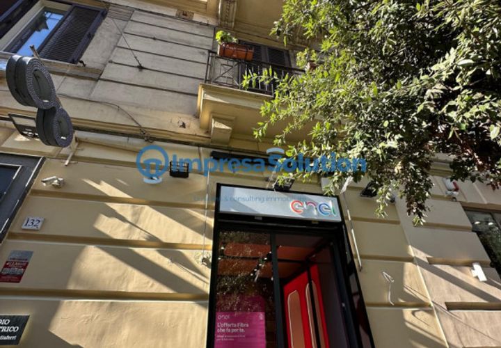 Erhvervsejendom i Naples, Naples, Naples - € 300.000 | Ref: Stazione.b - foto 1