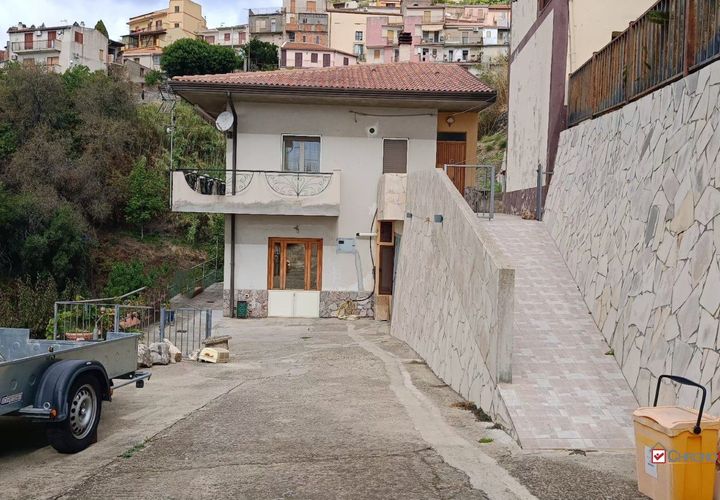 Villa a Ali Terme, Messina, Ali Terme - € 160.000 | Ref: Vs984 - foto 1