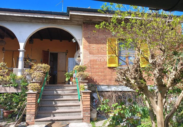 Villa a Gambara, Brescia, Gambara - € 120.000 | Ref: 6415062020-1371 - foto 1
