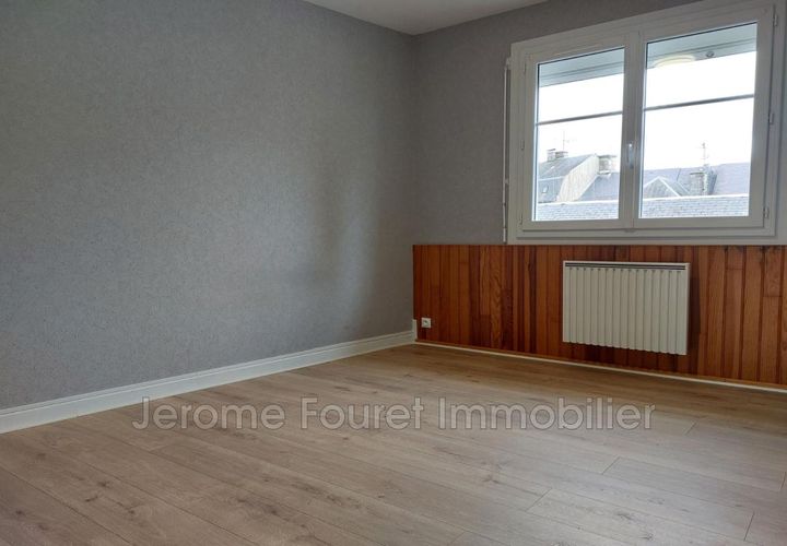 Apartament a Egletons, Correze, Egletons - € 400/mes | Ref: 913L47A-tw - foto 1