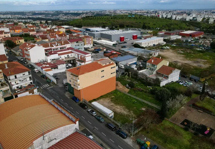 Helårsgrund i Amadora, Lisbon, Amadora - € 320.000 | Ref: C0444-00827 - foto 1