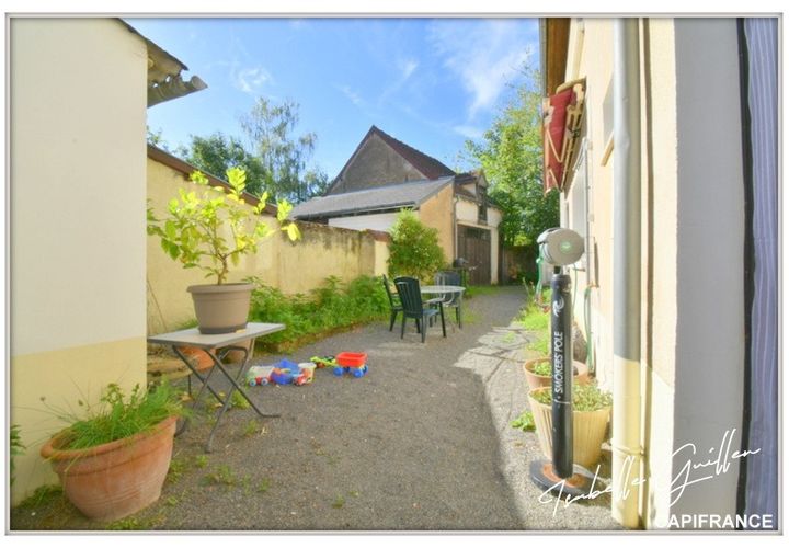 Landsbyhus i Chateaumeillant, Cher, Chateaumeillant - € 119.900 | Ref: 340939344628 - foto 1