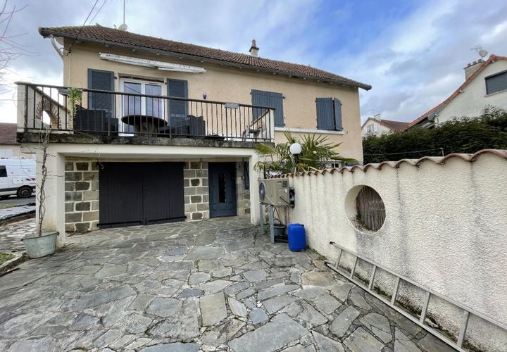 Villa a Naucelles, Cantal, Naucelles - € 196.500 | Ref: 477A90FD0D124E6E - foto 1