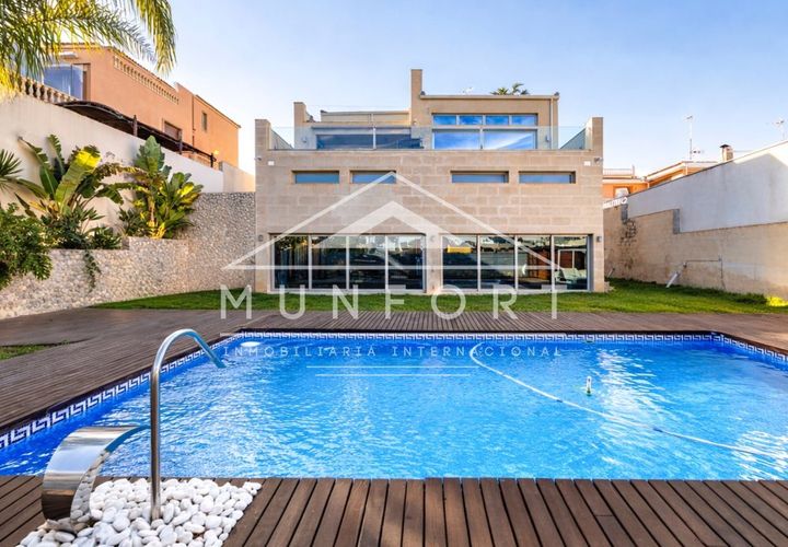 Villa i Torrevieja, Alicante, Torrevieja - € 1.800.000 | Ref: MT566-D - foto 1