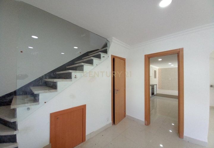 Villa i Carcavelos, Lisbon, Carcavelos - € 625.000 | Ref: C0483-01727 - foto 1