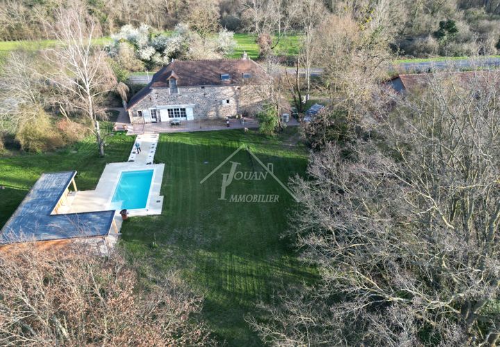 Villa a Chantelle, Allier, Chantelle - € 360.000 | Ref: G1100 - foto 1