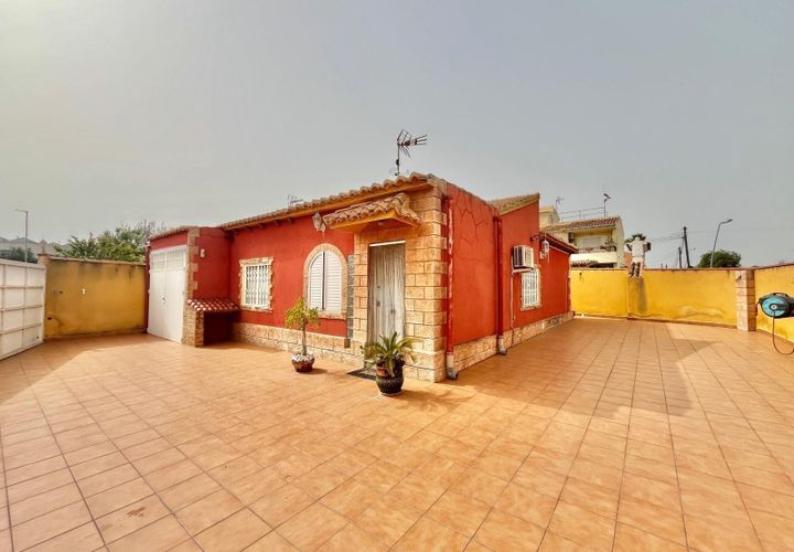 Villa a Torrevieja, Alicante, Torrevieja - € 250.000 | Ref: AG19MLSC1063514 - foto 1