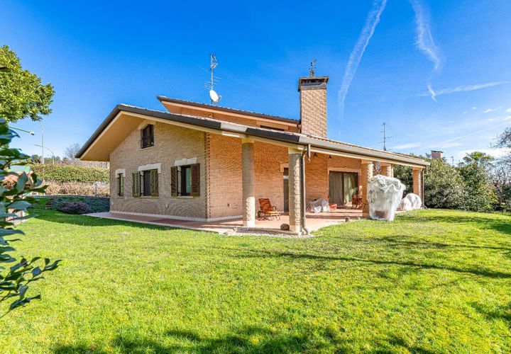 Villa i Lesmo, Monza and Brianza, Lesmo - € 1.350.000 | Ref: CBI154-2990-101 - foto 1