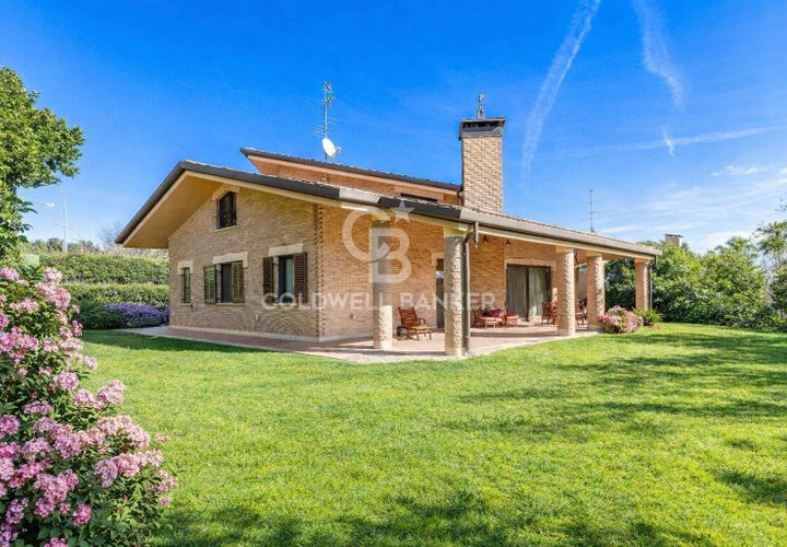 Villa in Lesmo, Monza and Brianza, Lesmo - € 1.350.000 | Ref: CBI154-2990-101 - foto 1