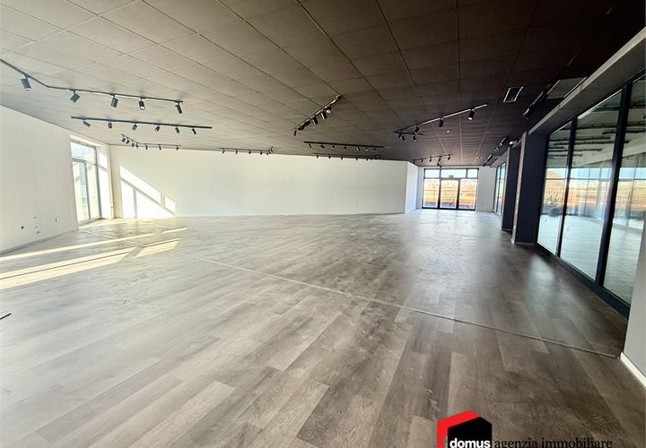 L'establiment comercial a Thiene, Vicenza, Thiene - € 2.000/mes | Ref: T 099 N - foto 1