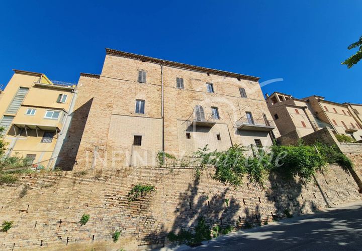 Erhvervsejendom i Morrovalle, Macerata, Morrovalle - € 360.000 | Ref: 261 - foto 1