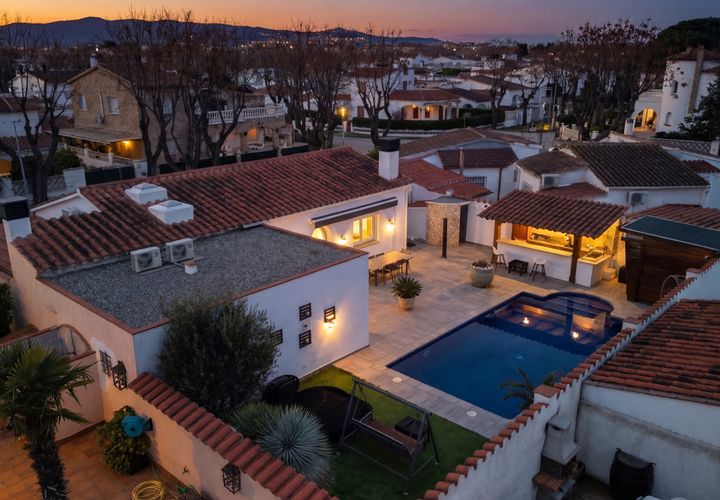 Villa i Empuriabrava, Gerona, Empuriabrava - € 598.000 | Ref: W-0488FU - foto 1