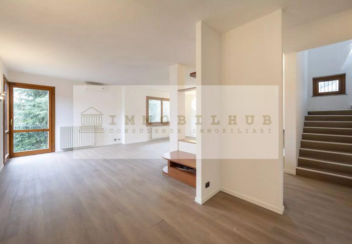 Villa i Inverigo, Como, Inverigo - € 450.000 | Ref: Ser117 - foto 1