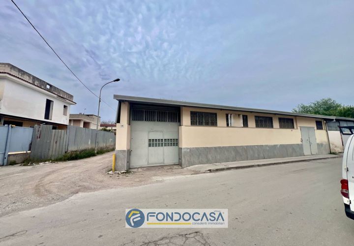 Erhvervsejendom i Sant'Antimo, Naples, Sant'Antimo - € 255.000 | Ref: Sant'Antimo - locale artigianale - foto 1