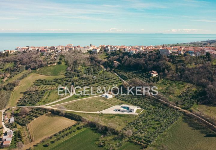 Villa i Petacciato, Campobasso, Petacciato - € 1.200.000 | Ref: EV- VILLA CON DEPENDANCE, PISCINA E VISTA PANORAMICA A PETACCIATO - foto 1