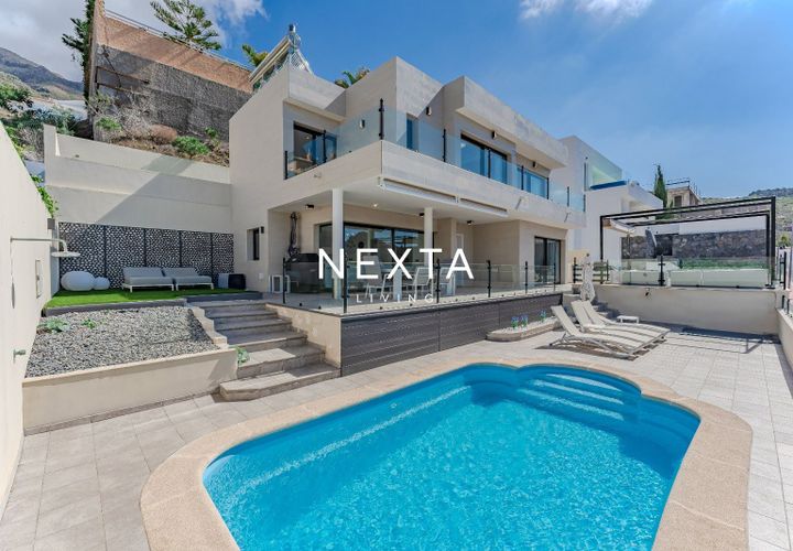 Villa a Adeje, Tenerife, Adeje - € 1.480.000 | Ref: 1083 - foto 1