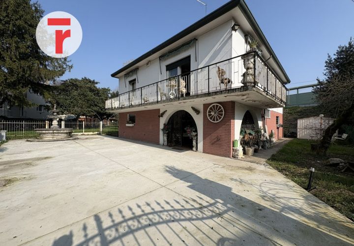 Villa i Padua, Padua, Padua - € 390.000 | Ref: IV211 - foto 1