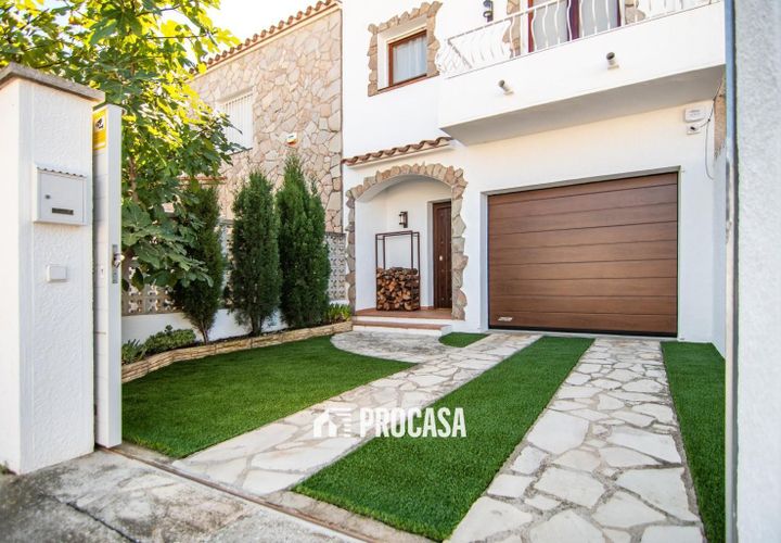 Villa a Empuriabrava, Gerona, Empuriabrava - € 279.000 | Ref: 4184 - foto 1