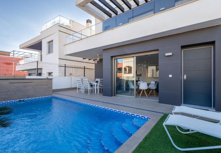 Villa i Orihuela Costa, Alicante, Orihuela Costa - € 490.000 | Ref: MLSC9035284/13477 - foto 1