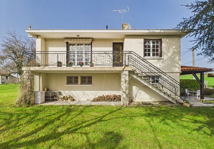 Villa a Duras, Lot-et-Garonne, Duras - € 199.000 | Ref: BVI82816 - foto 1