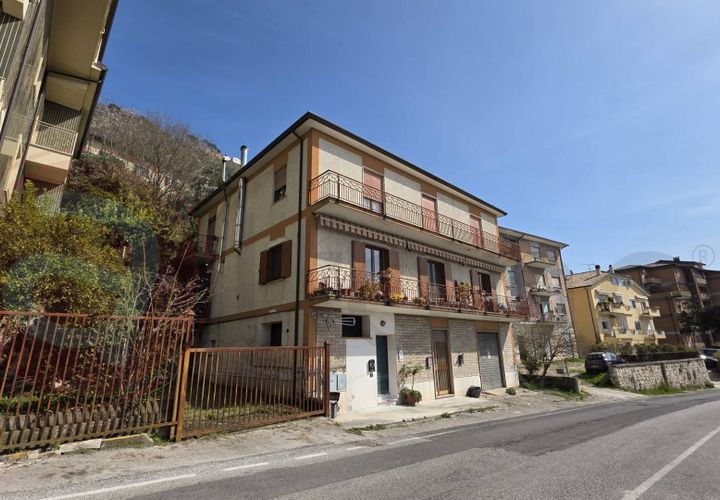 Villa i Arce, Frosinone, Arce - € 168.000 | Ref: AC99-149-1561 - foto 1