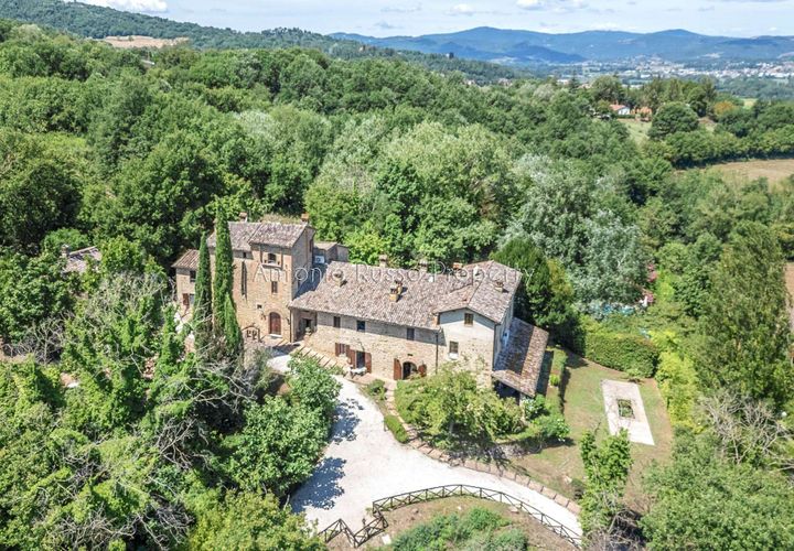 Farm hus i Umbertide, Perugia, Umbertide - € 1.600.000 | Ref: R29-863108 - foto 1