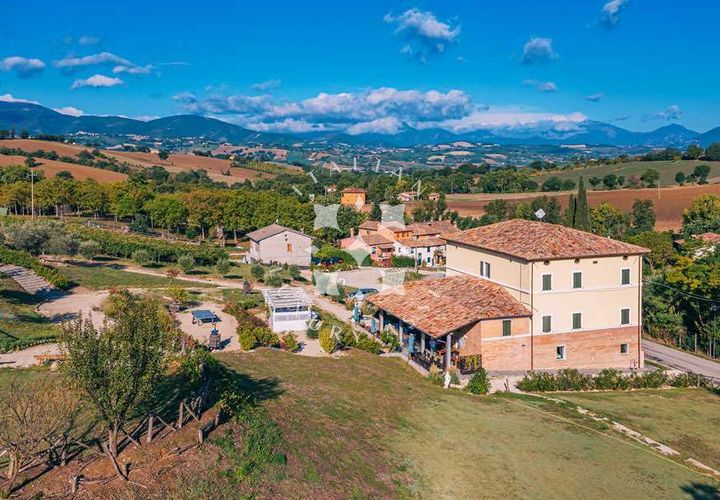 Villa i Matelica, Macerata, Matelica - € 990.000 | Ref: ila-566-940671 - foto 1