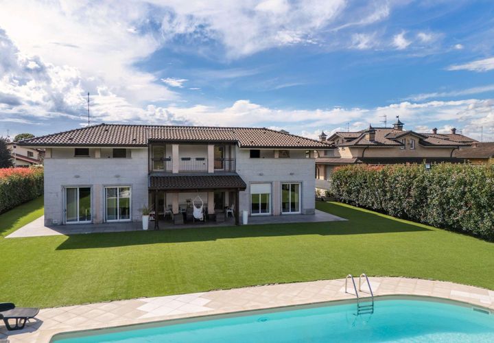 Villa a Arona, Novara, Arona - € 850.000 | Ref: W-046H6U-941697 - foto 1