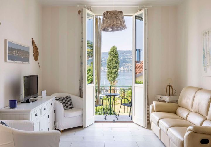 Villa a Ranco, Varese, Ranco - € 530.000 | Ref: W-0463RP-941937 - foto 1