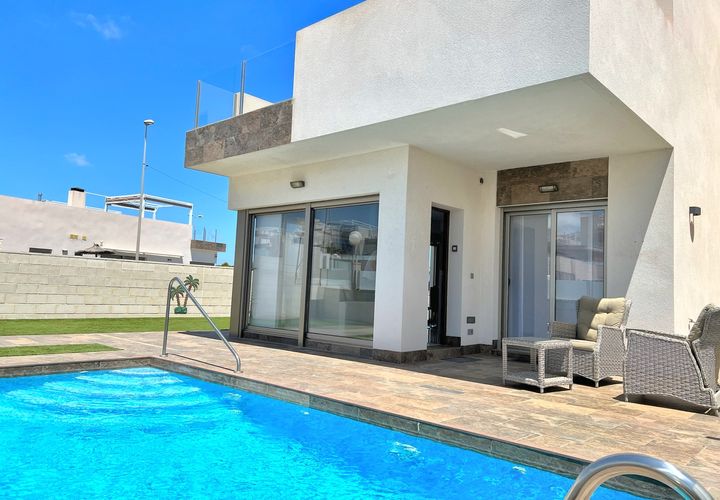 Villa i Punta Prima, Alicante, Punta Prima - € 555.000 | Ref: 770855 - foto 1