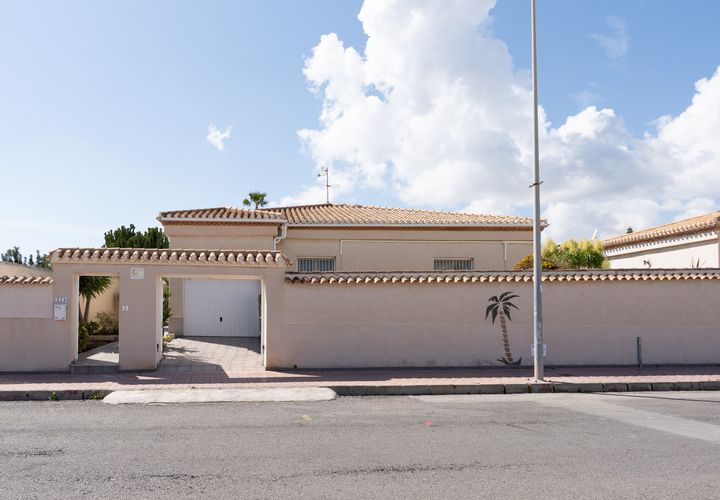 Villa i Playa Flamenca, Alicante, Playa Flamenca - € 585.000 | Ref: CM284 - foto 1