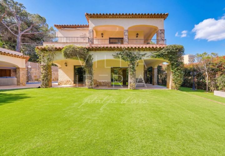 Villa i Platja D'aro, Gerona, Platja D'aro - € 2.000.000 | Ref: 396 - foto 1