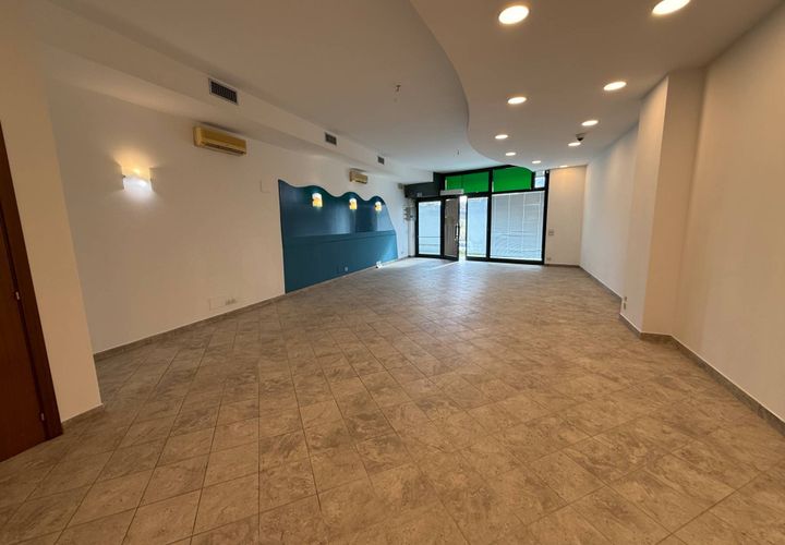 Erhvervsejendom i Fermo, Fermo, Fermo - € 128.000 | Ref: AQ03 - foto 1