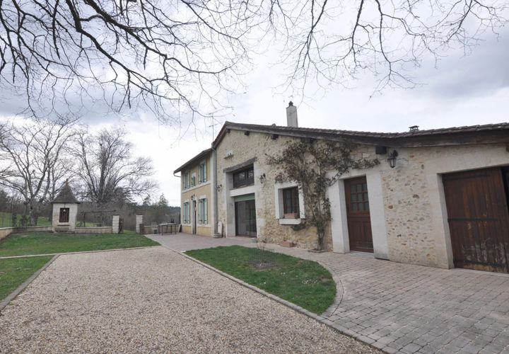 Villa a Aubeterre-sur-Dronne, Charente, Aubeterre-sur-Dronne - € 530.000 | Ref: BVI84615 - foto 1
