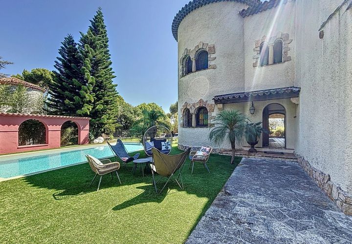 Villa i Antibes, Alpes-Maritimes, Antibes - € 3.180.000 | Ref: HH-16111035 - foto 1