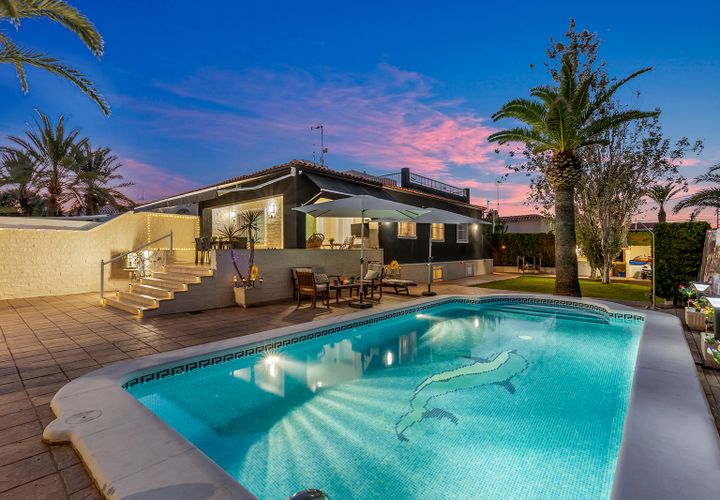 Villa a Torrevieja, Alicante, Torrevieja - € 656.000 | Ref: THK31-4186-4755 - foto 1