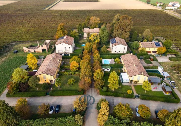 Villa i Rubiera, Reggio Emilia, Rubiera - € 890.000 | Ref: 86663992 - foto 1