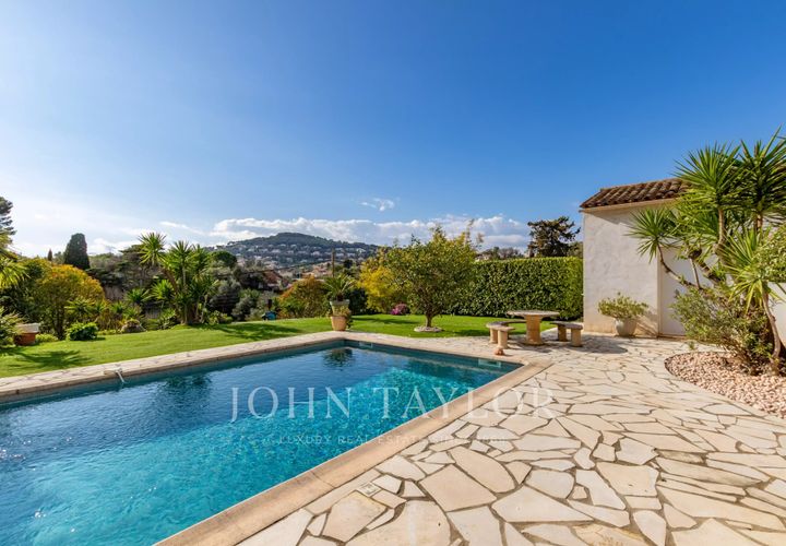 Villa i Antibes, Alpes-Maritimes, Antibes - € 1 696 000 | Ref: V0712AN - foto 1