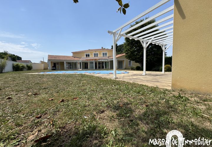 Villa a Saint-Sulpice-de-Cognac, Charente, Saint-Sulpice-de-Cognac - € 598.500 | Ref: 160055081 NE - foto 1