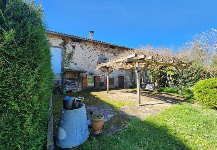 Landejendom i Brillac, Charente, Brillac - € 164.000 | Ref: 65576B4A30E04522 - foto 1