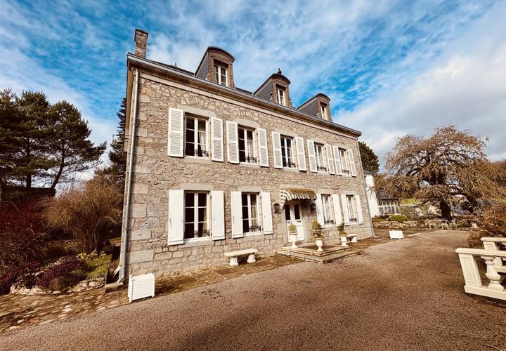 Villa i Ussel, Correze, Ussel - € 820.000 | Ref: 7D9216DB030A4301 - foto 1