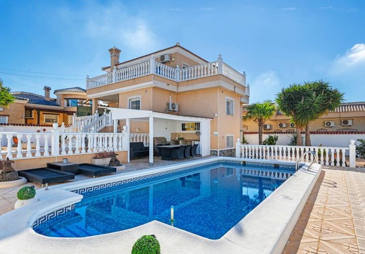 Villa a Ciudad Quesada, Alicante, Ciudad Quesada - € 540.000 | Ref: 200-4681 - foto 1