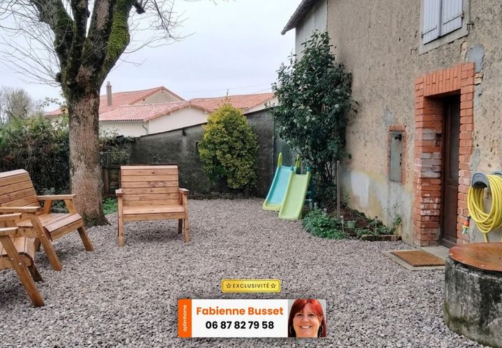 Landsbyhus i Le Vigeant, Vienne, Le Vigeant - € 99.400 | Ref: 830031897120 - foto 1